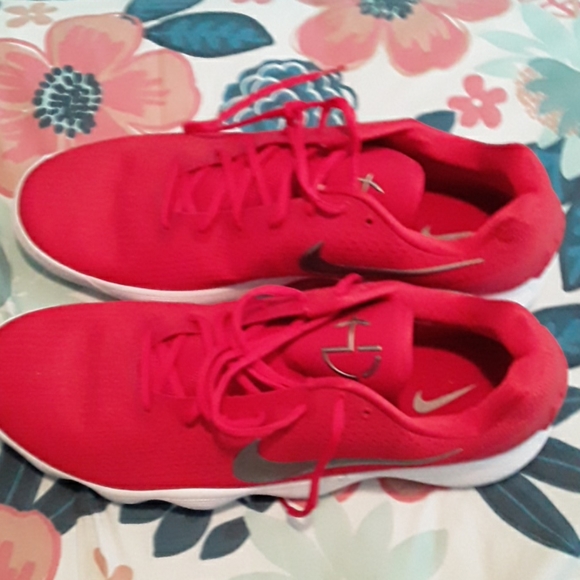 Mens Red Lowtop Nike Hyperdunk Basketball Shoes - Picture 1 of 3